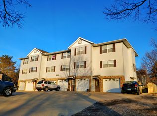 1114 S Main St APT 4, Bloomington, IL