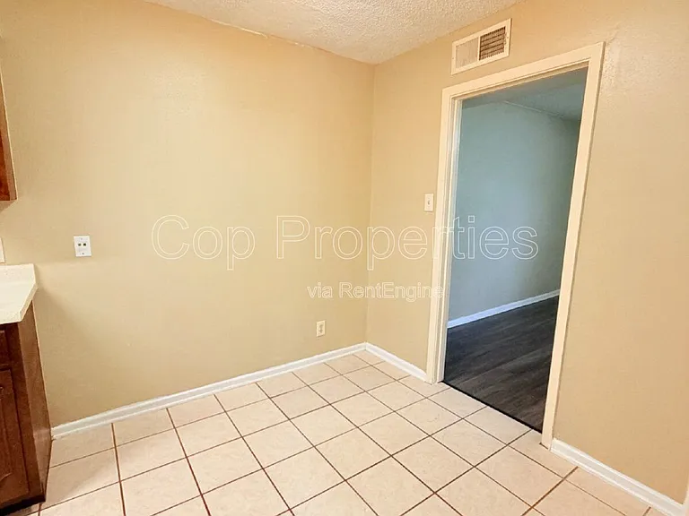 811 Jackson Keller Rd #3 — Photo 6