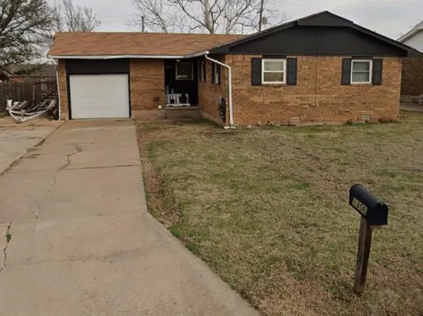 1306 SE Barclay Rd, Lawton, OK 73501