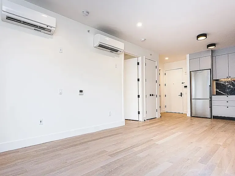 260 Gold St #1008 — Photo 8