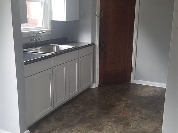 5th image of 13567 Penrod St