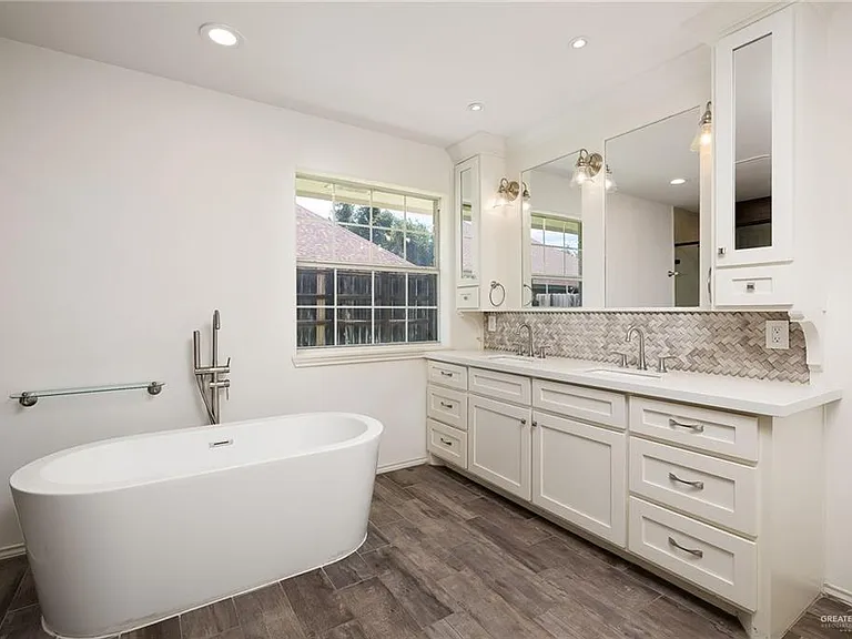 413 E Wisteria Ave — Photo 14