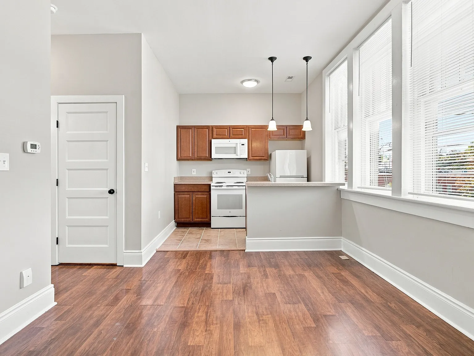 2 bed, 800 sqft, $1,950 — Photo 1