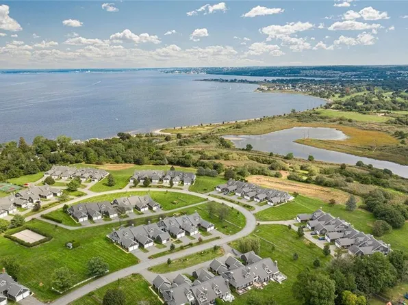 100 Ferry Landing Cir, Portsmouth, RI 02871