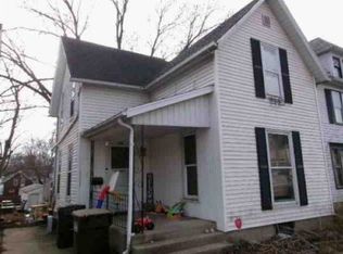 611 W Ordway St, Freeport, IL 61032