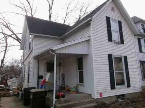 611 W Ordway St, Freeport, IL 61032