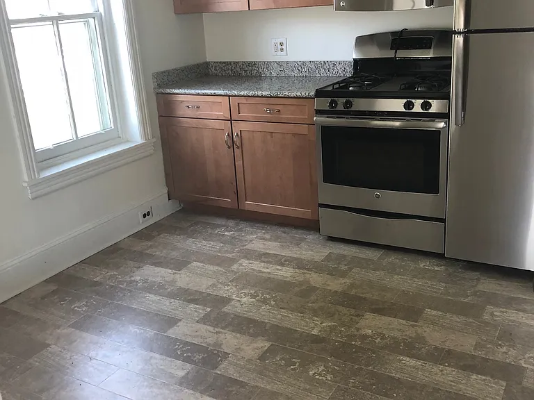 607 Bridge St — Photo 5
