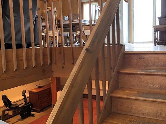 4th image of 75 Sharon St