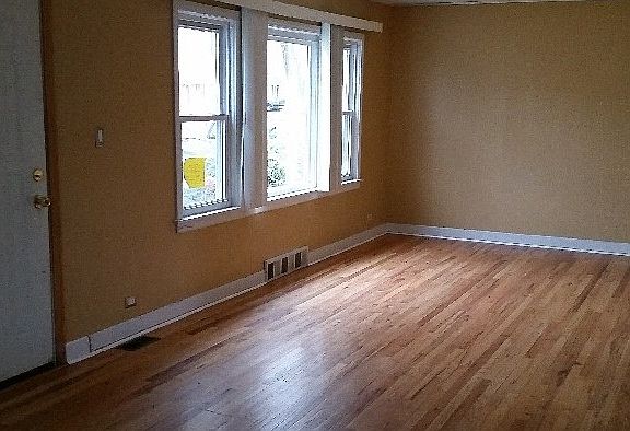 2nd image of 491 E Prairie Ave