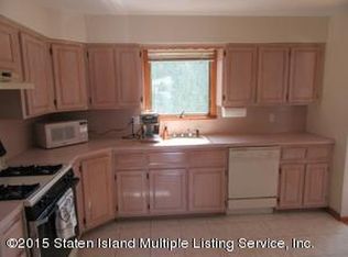 230 Cannon Blvd, Staten Island, NY 10306