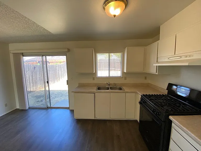 6804 Harlequin Way — Photo 7