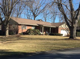 22 Springwood Manor Dr, Loudonville, NY 12211