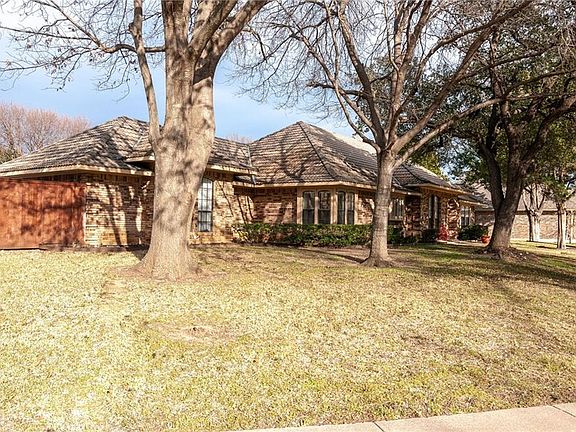 2nd image of 1035 Greenbriar Ln