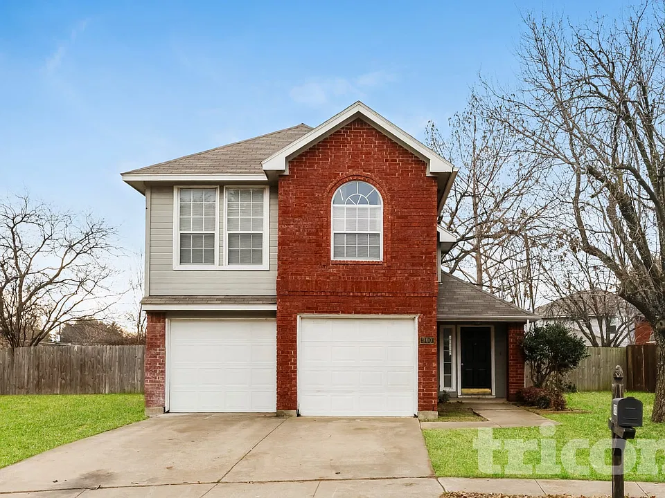 900 Freshwood Ct