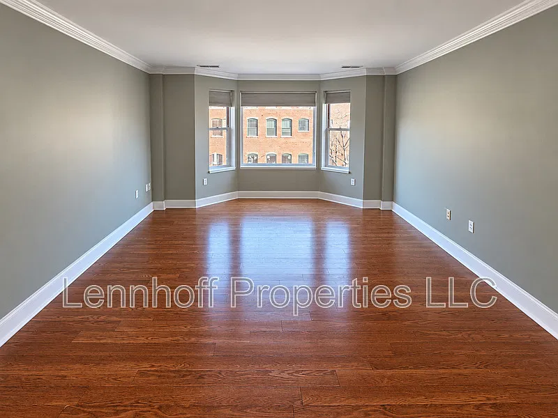 1 bed, 1.0 bath, 722 sqft, $2,500 — Photo 2
