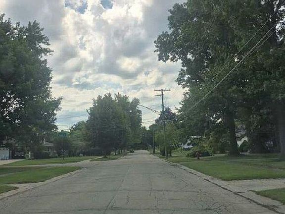 5th image of 813 Sharon Dr