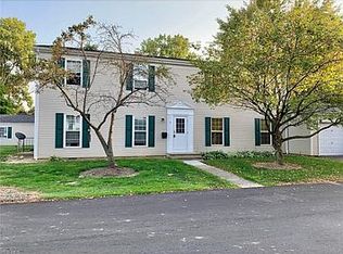 11 Valley Forge Ln, Elyria, OH 44035