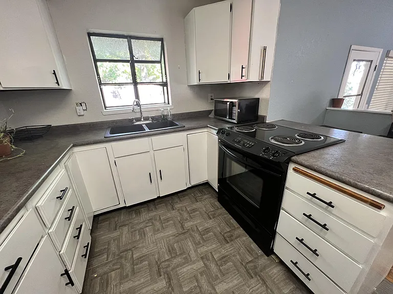 5201 Oak Springs Ct #B — Photo 7