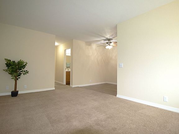 4th image of 9585 Gold Coast Dr #G-2