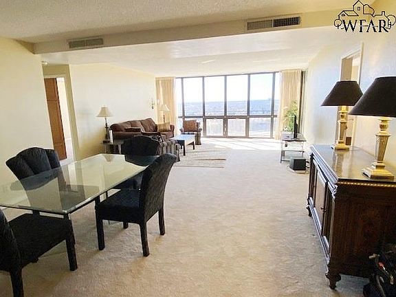 3rd image of 2100 Santa Fe St #904