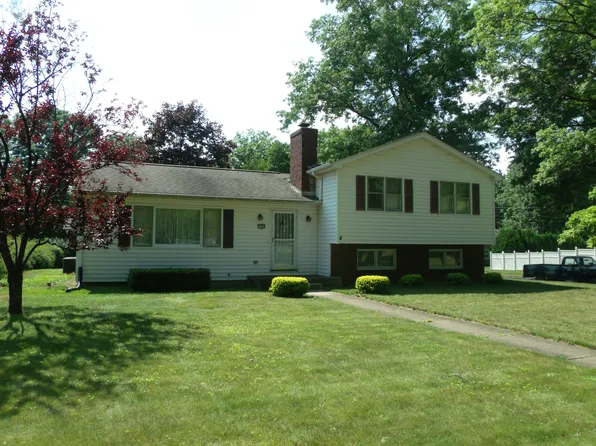 1189 Country Club Dr, Williamsport, PA 17701