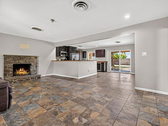 3rd image of 44470 Acacia Dr