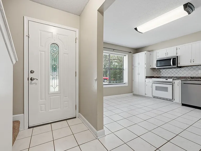 519 Matthew St — Photo 7
