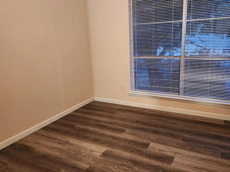 324 Valley Park Dr — Photo 9