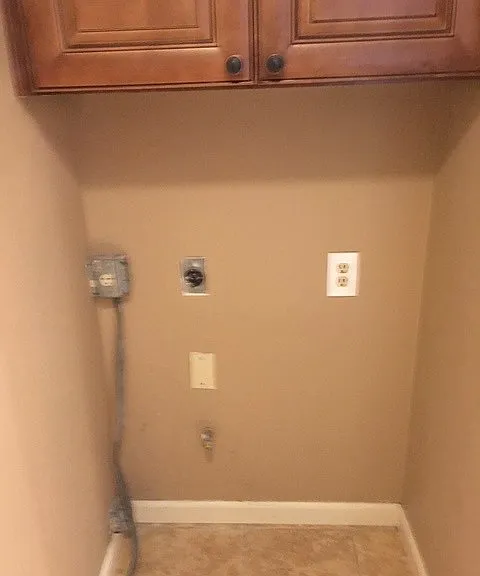 dryer hookup, might have gas hookup too