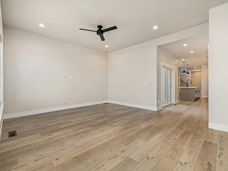 3 bed, 2.5 bath, 1837 sqft, $2,595 — Photo 3