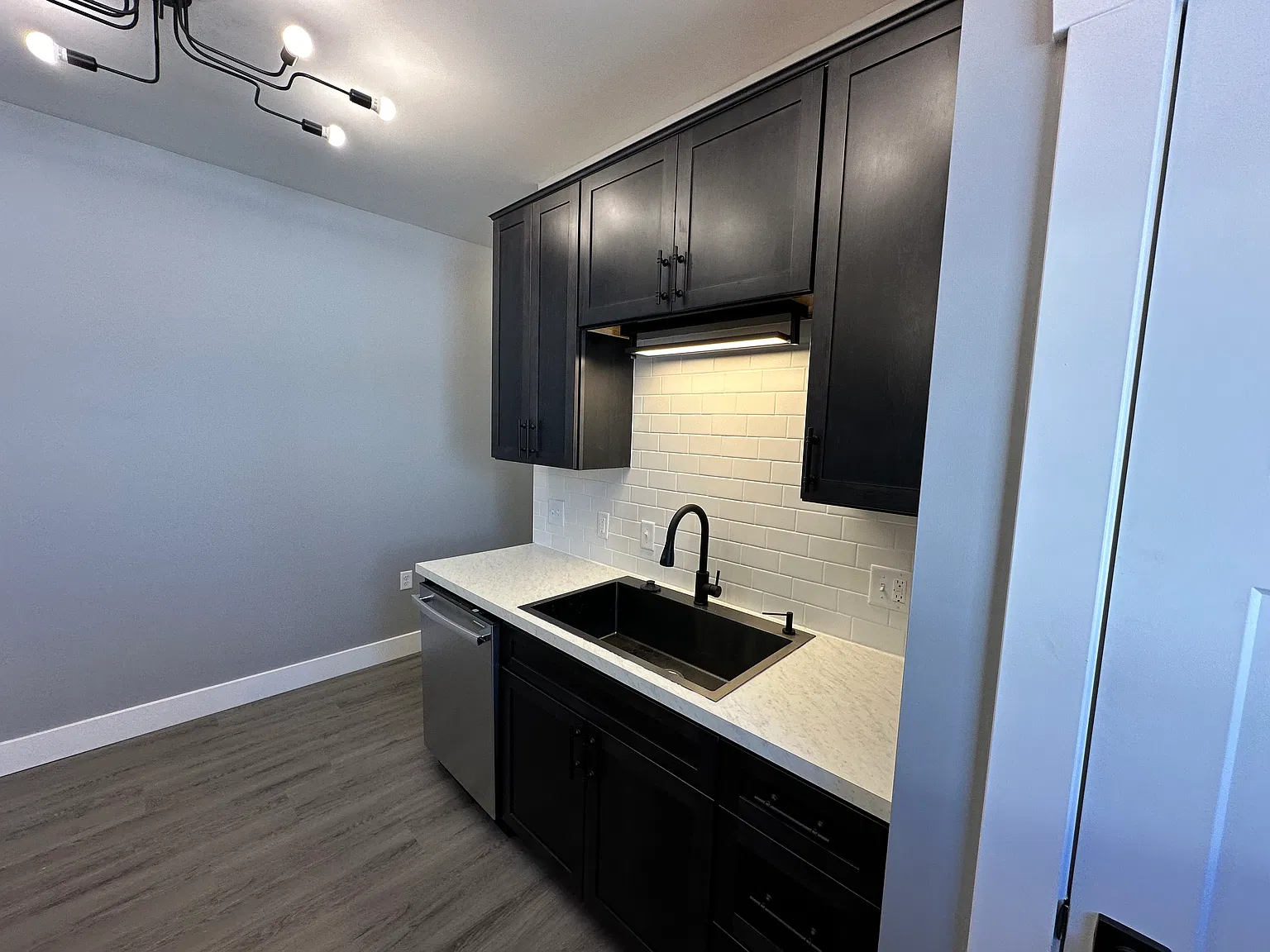 2 bed, 900 sqft, $1,400 — Photo 4
