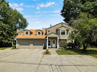 38 Stone Trl #D, North Providence, RI 02904