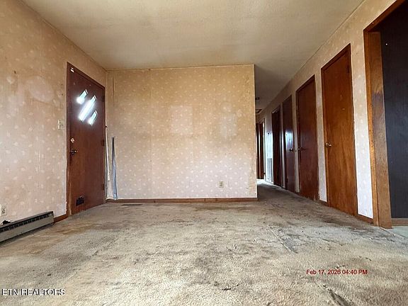 5th image of 300 Lakeview Cir