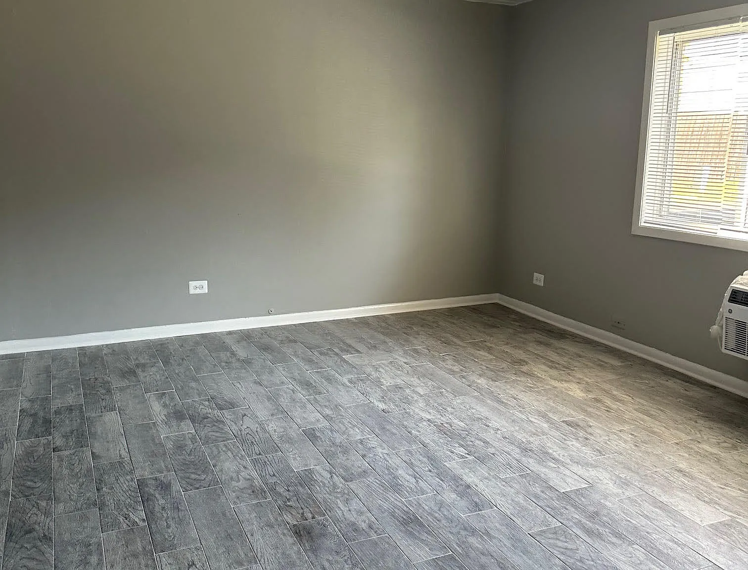 2 bed, 1000 sqft, $2,000 — Photo 2