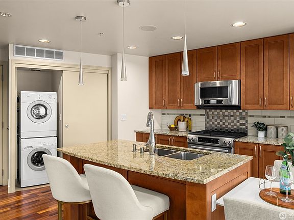 5th image of 10650 NE 9th Pl #11