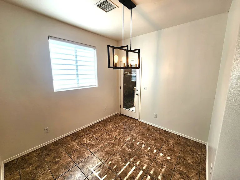 4942 Sherwood Rd — Photo 10