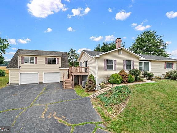 3rd image of 1285 Tuxward Rd