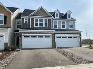 702 Rockburn Rd, Chanhassen, MN 55317