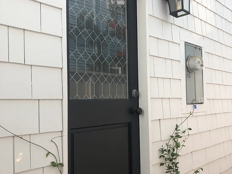 Florence Ave — Photo 1