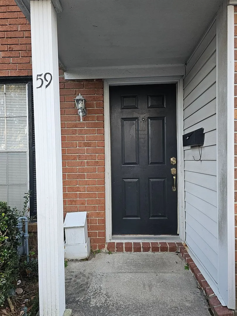 Townhome — Photo 1