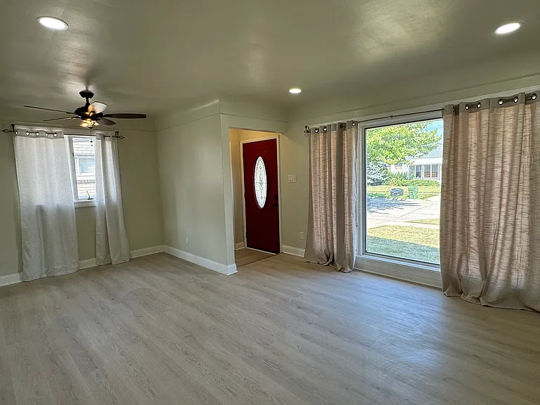 9914 Fox Ave — Photo 6
