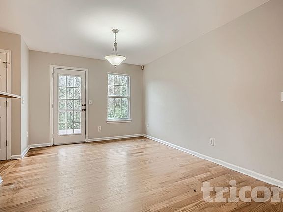 5th image of 3160 Brookfield Dr