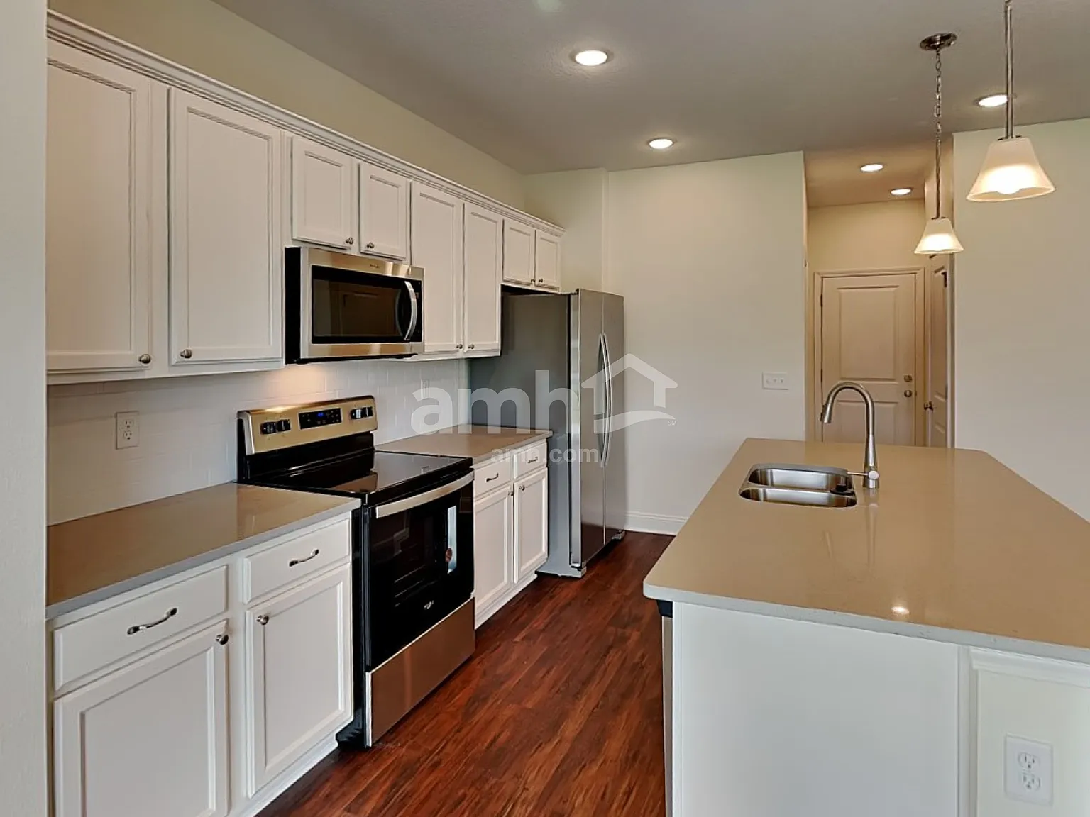 4 bed, 2.5 bath, 1977 sqft, $2,645 — Photo 4