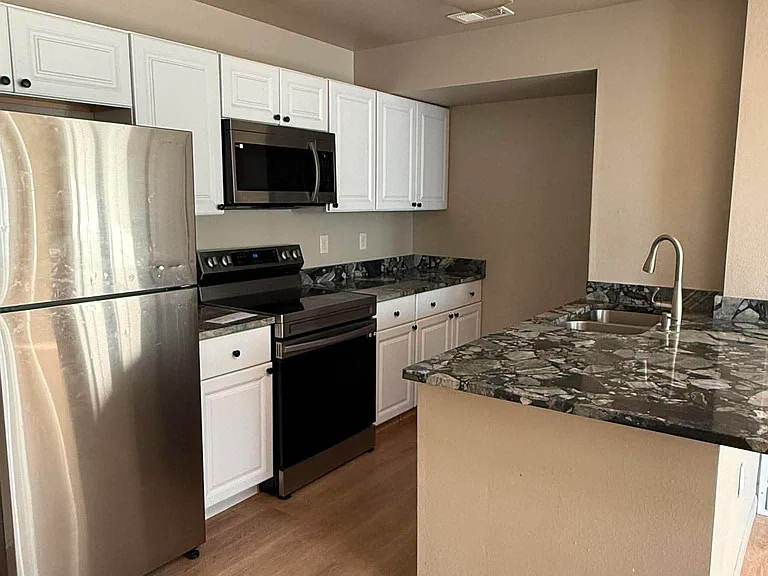 871 S Uravan Ct #D — Photo 4