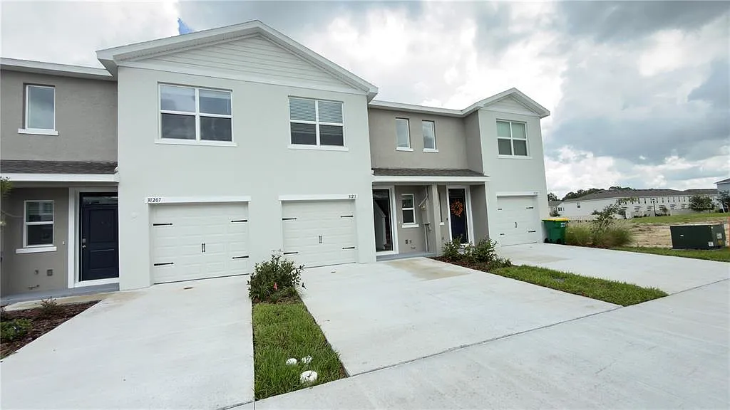 3 bed, 2.5 bath, 1463 sqft, $2,000 — Photo 4