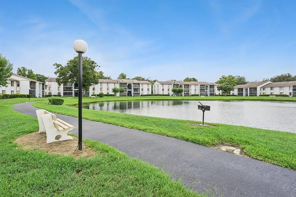 2 bed, 2.0 bath, 1064 sqft, $1,650 — Photo 2
