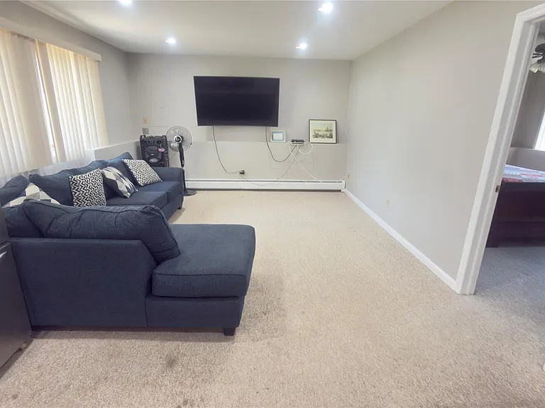 9 Florus Crom Ct — Photo 4