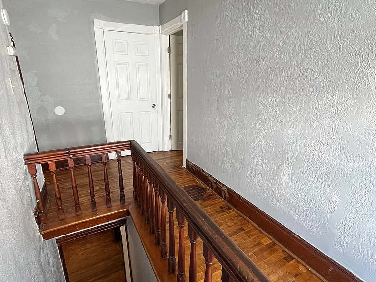 1011 Bronson St — Photo 15
