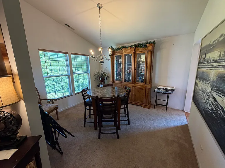 465 Metropolitan St — Photo 9