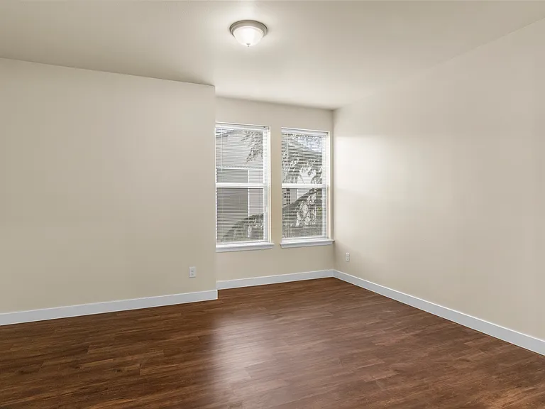 Gravelly Lake Brownstones — Photo 49